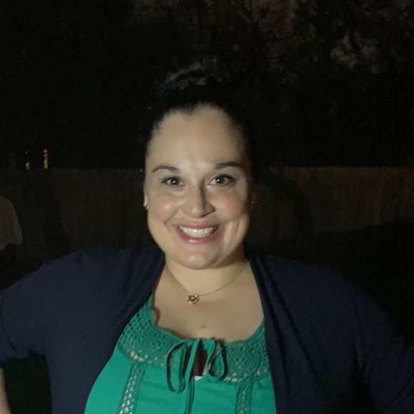 Meet your Posher, Cynthia - Picture 2 of 2